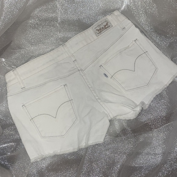 Levi’s Shorty Short - Picture 3 of 4